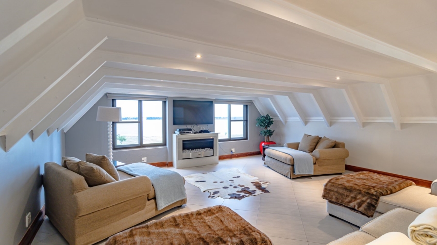 5 Bedroom Property for Sale in Oranjeville Free State